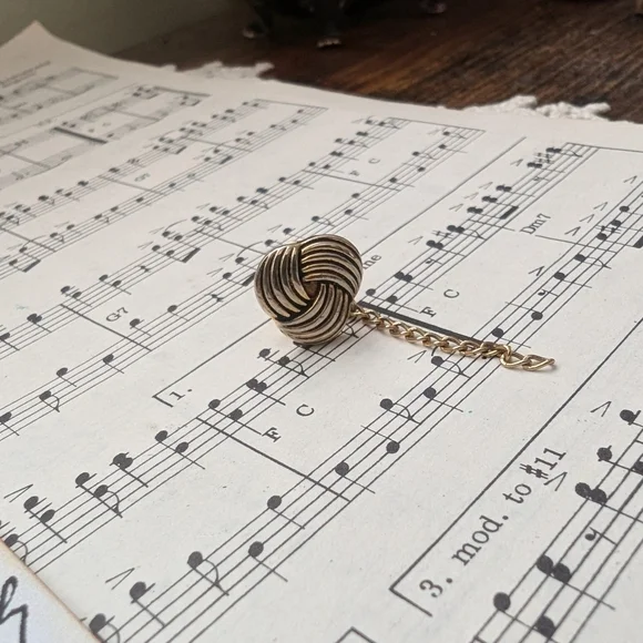 Gold Swirl Tie Pin - Picture 5 of 6